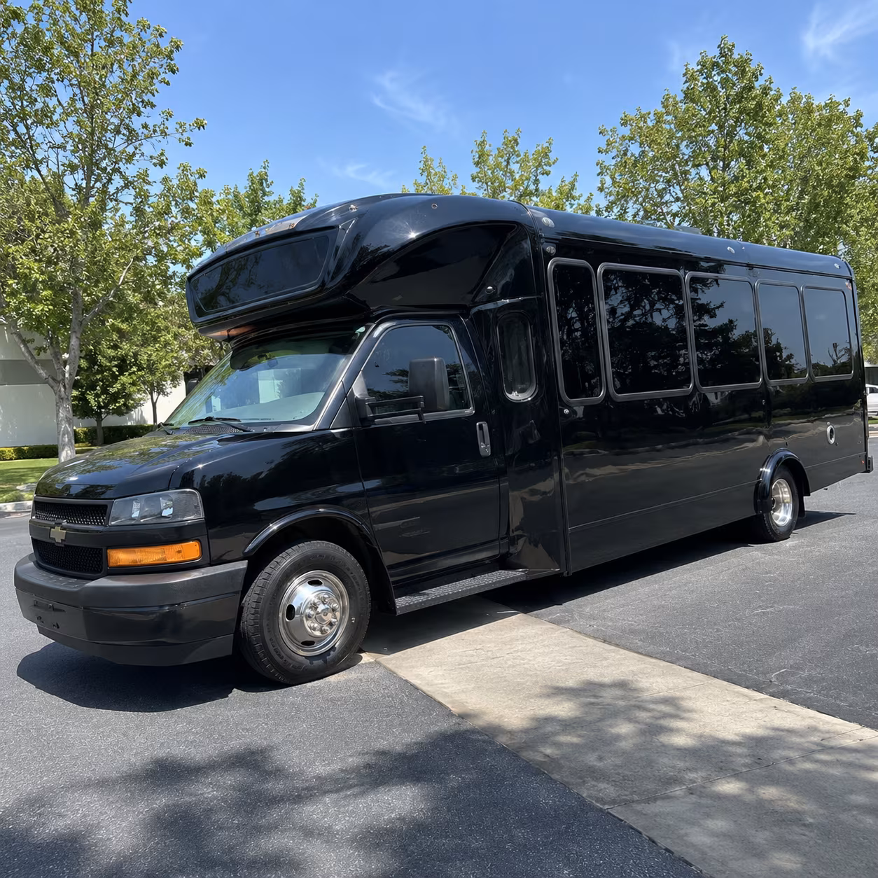 suffolk 15 passenger party bus