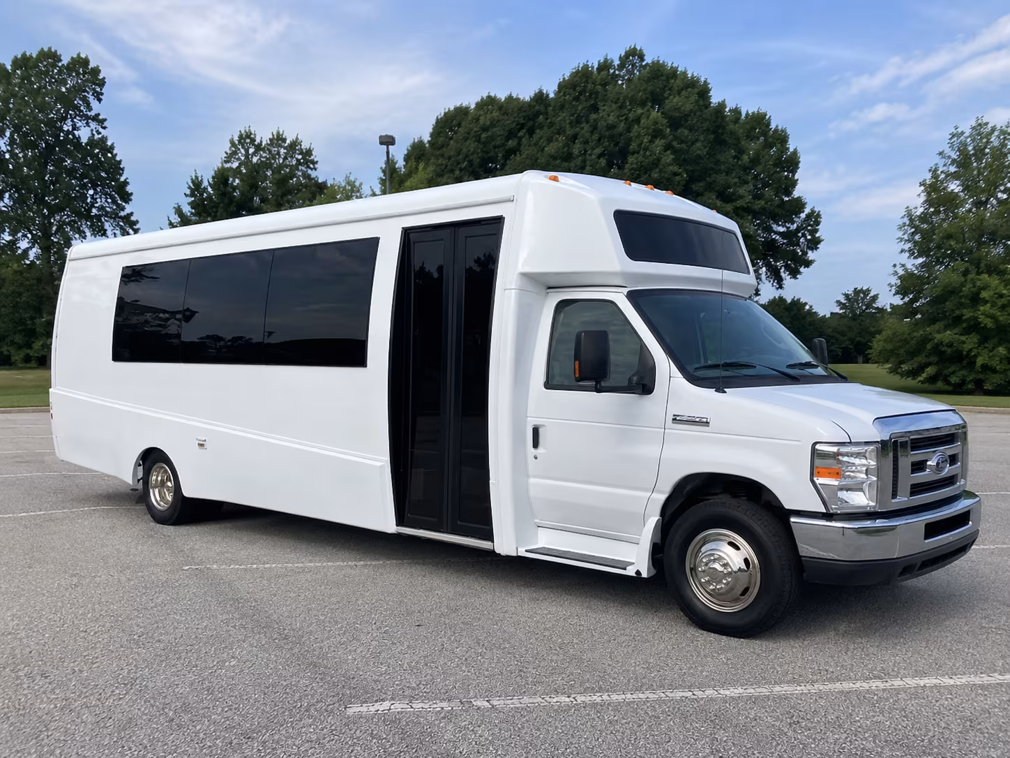 suffolk 18 passenger party bus