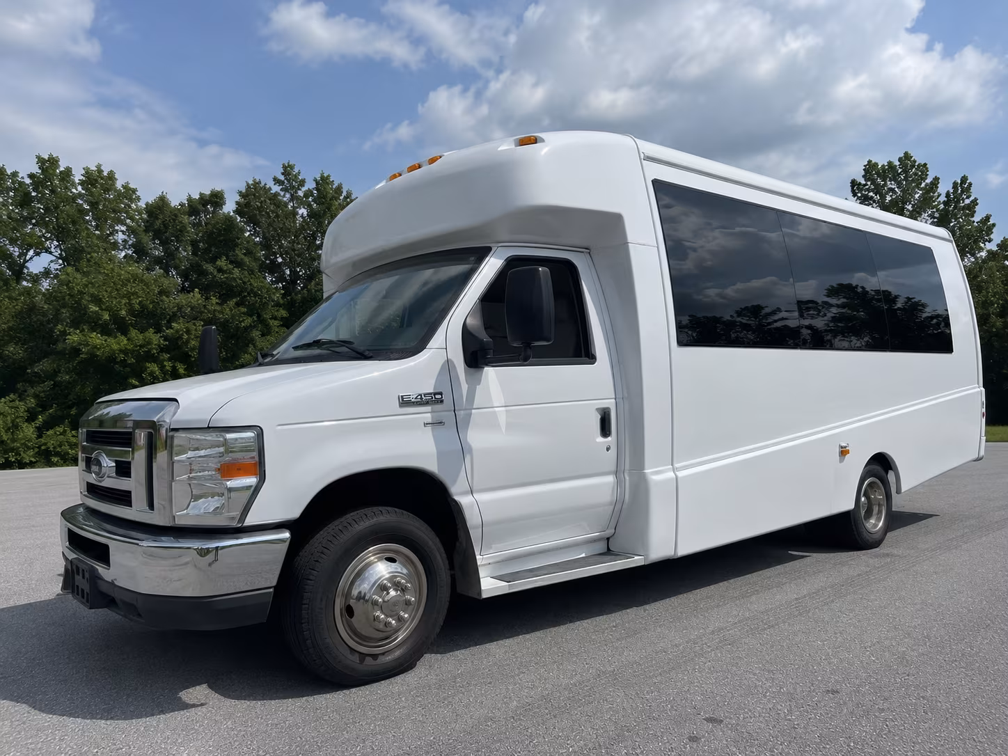 wedding party buses for bachelorette and bachelor weekends in suffolk